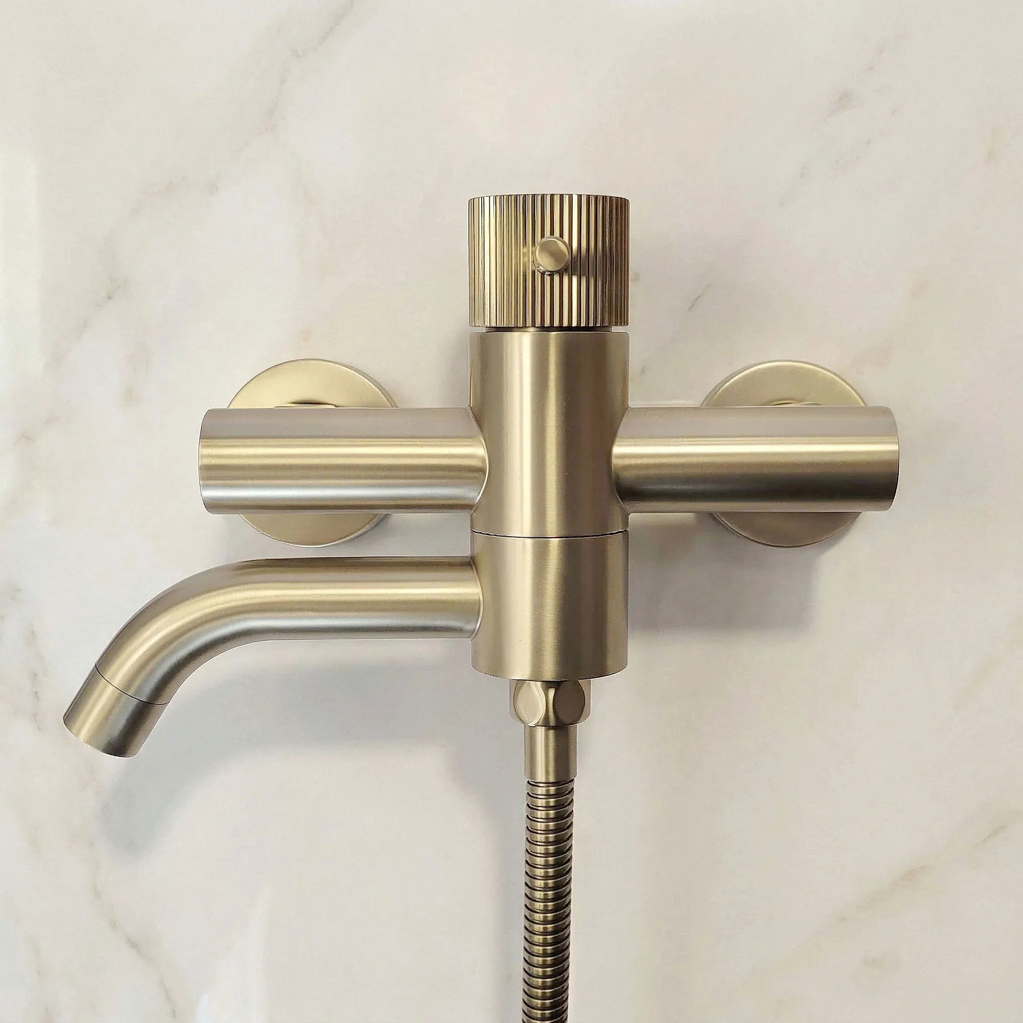 Fürdőkád Csaptelep Rea Lungo Stripe Gold Brush 4