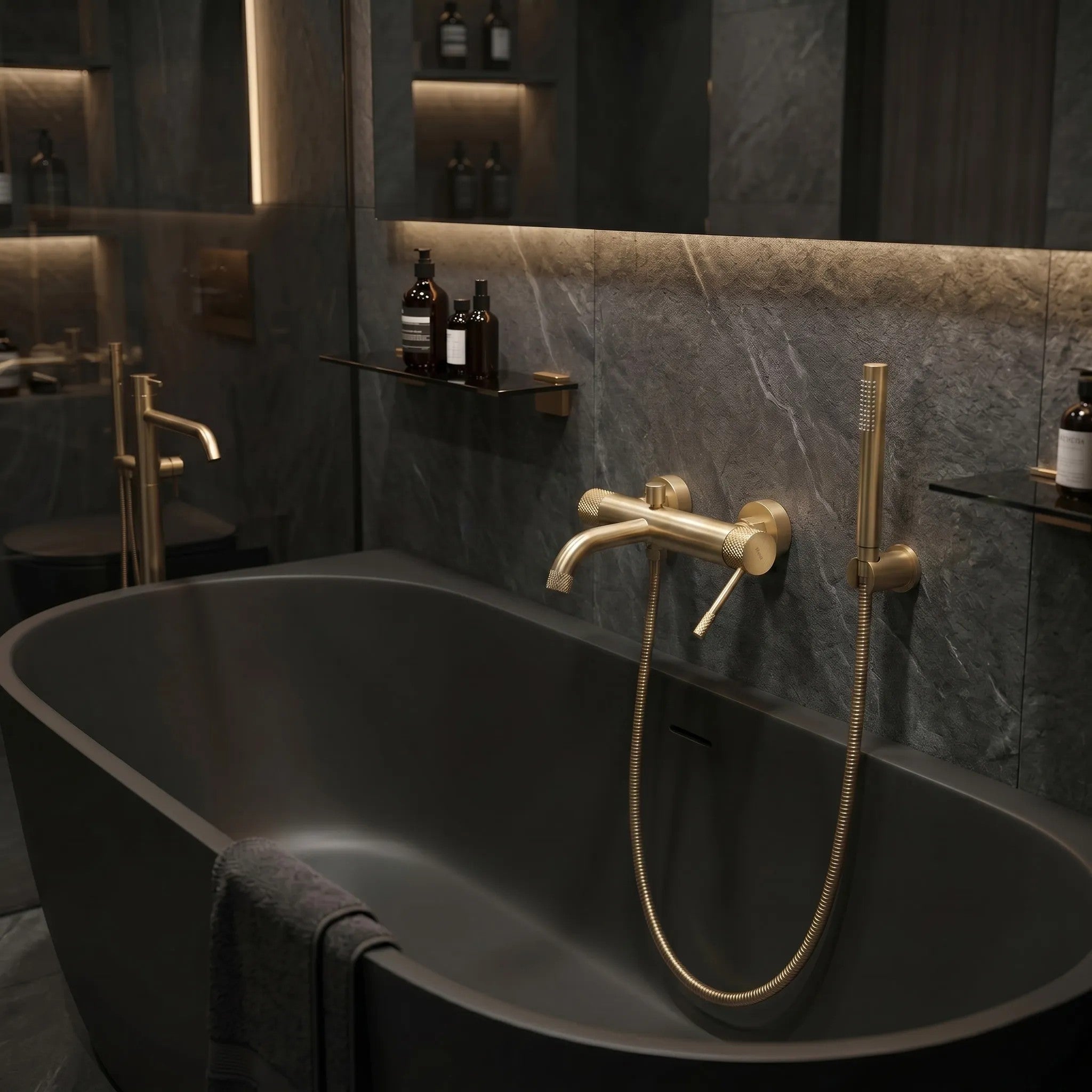Fürdőkád Csaptelep REA Venti Brush Gold 4